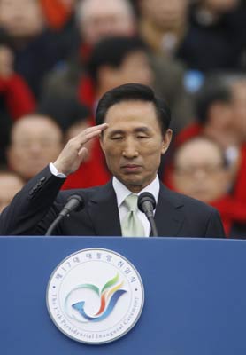 李明博宣誓就职