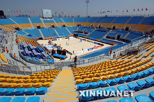 北京朝阳公园沙滩排球运动场内景（2007年8月12日摄）。 