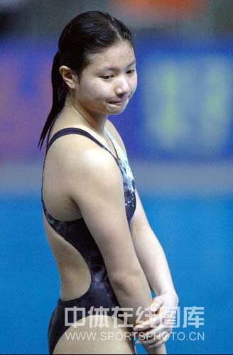 图文:跳水大奖赛女子三米板 小将何姿夺得银牌
