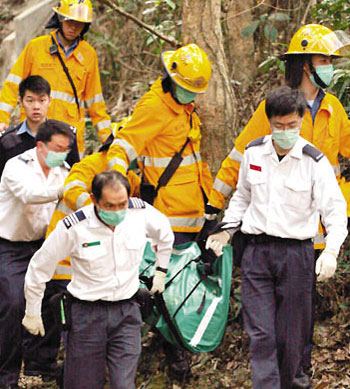 男子遠足遇驚嚇 香港港島一公園樹上掛恐怖乾屍