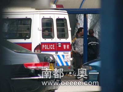 港警O记寻遍单独监房，最终将嫌疑人押到油麻地警署展开审讯。