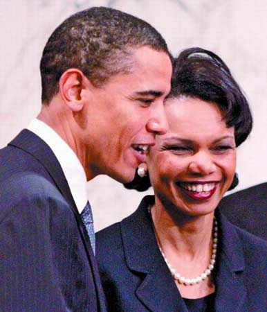 这是2005年1月18日拍摄的美国国务卿赖斯与奥巴马在华盛顿国会山的
