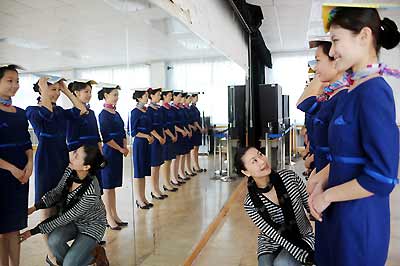 礼仪小姐冻人图片