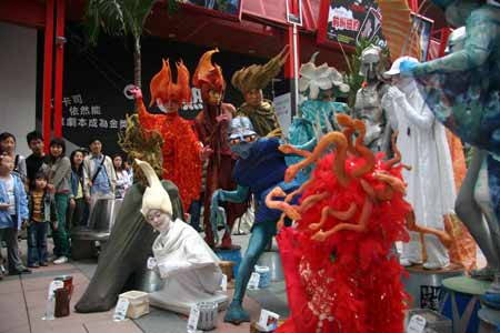 文化-76：台北街头的“外星人”行为艺术