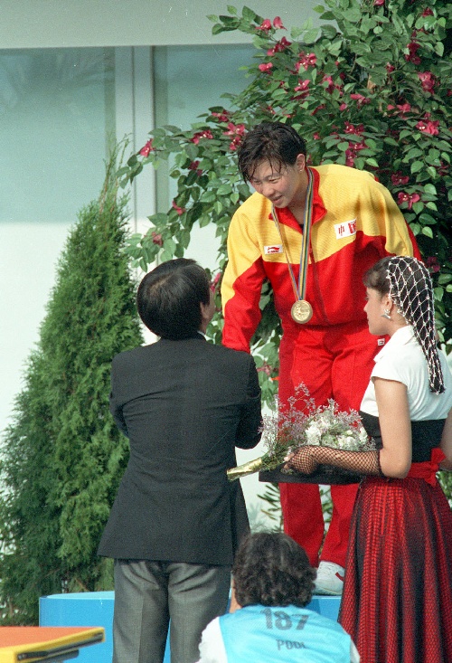 五朵金花绽放奥运泳池 在巴塞罗那举行的第25届奥运会上,中国游泳队