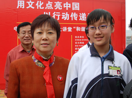 中国人民对外友好协会李小林会长与献歌的明珠学校学生