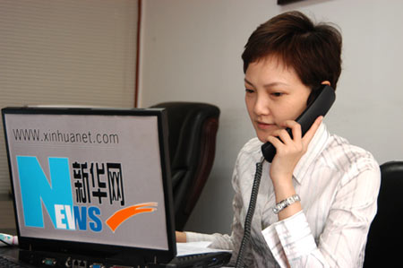 图为电话连线现场。新华网 郭毅 摄