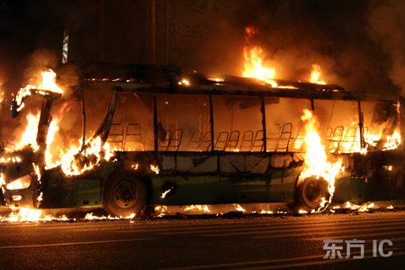 开端45路公交车爆炸图片