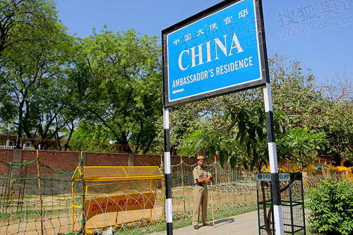 中国驻印度大使馆四周所有路口禁止行人车辆通行 图片来源:摄影/奥运
