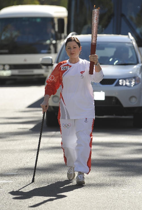 圖文:奧運聖火在堪培拉傳遞 吉利安·希克斯