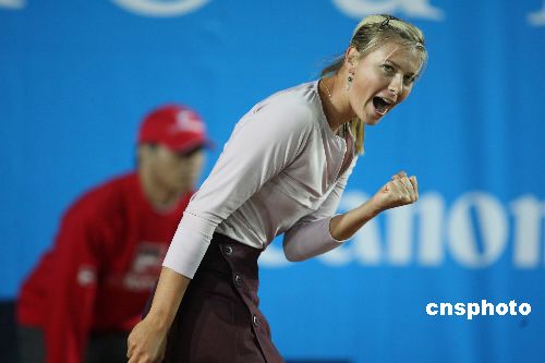  资料图片：莎拉波娃在香港网球精英赛首场比赛中。 中新社发 武仲林 摄