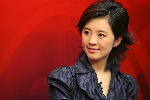 美女主持许戈辉做客搜狐聊香港火炬传递(组图)