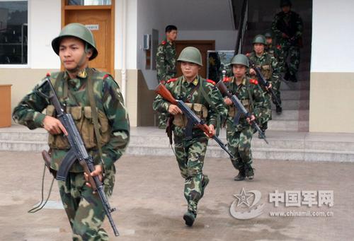 武警黃山支隊進行處突反恐對抗演練(組圖)