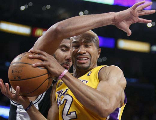 圖文:[nba]湖人vs馬刺 費舍爾遭遇鄧肯犯規