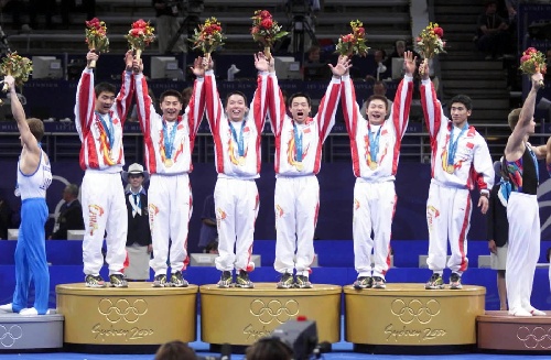 中国体操队欢呼胜利