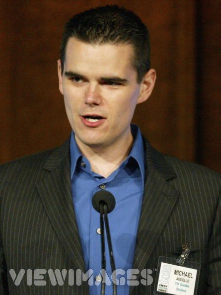 ˶˹Michael Ausiello