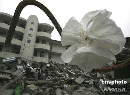 汶川地震学校倒塌图片图片