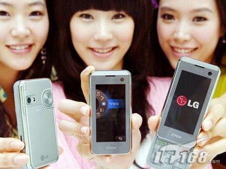 LG KF700αȽϾ