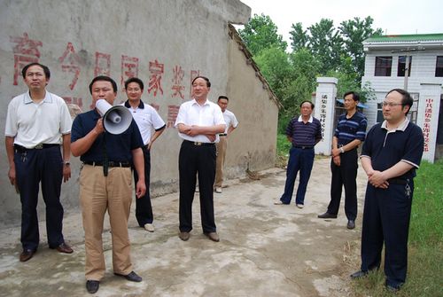 霍邱县村村通水泥路工程建设工作调度会召开(图)