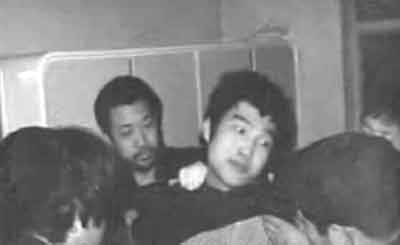1990年1月30日,魏振海(中)被捕 (请拍摄者与本报联系)