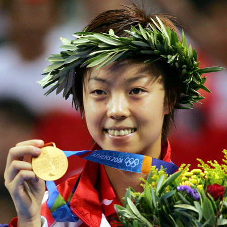 2004年8月22日，奥运会乒乓球女单决赛，张怡宁4-0轻松战胜朝鲜选手金香美，这是张怡宁继夺得女双冠军后取得的第二枚金牌，这也是中国代表团在夏奥会上取得的第100金