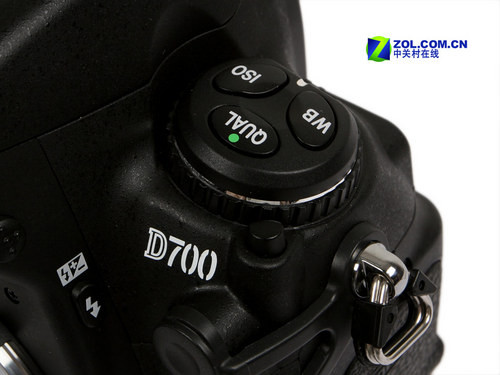 ῵D700 