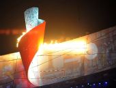 图文：第29届奥运会隆重开幕 主火炬塔被点燃