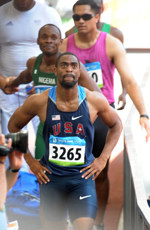 图文男子100米预赛泰森盖伊察看成绩