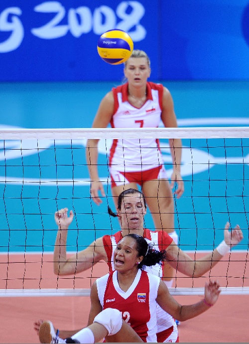 (北京奥运)(1)女排——波兰队胜委内瑞拉队