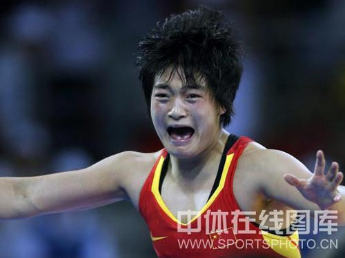 江西省摔跤冠军图片