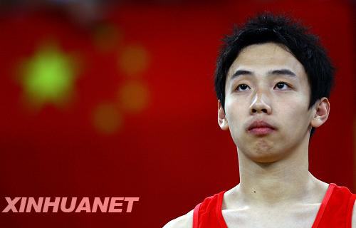 8月19日，中国选手邹凯在颁奖仪式上。新华社记者任珑摄