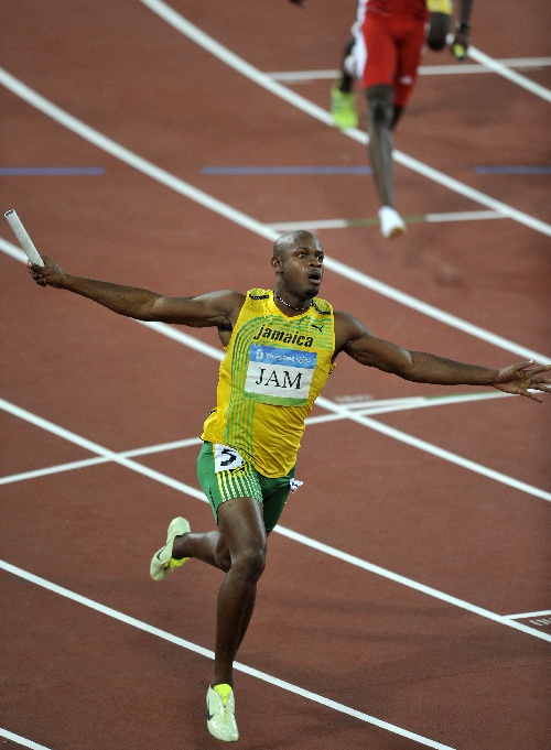 图文男子4x100米接力牙买加队夺金鲍威尔庆祝