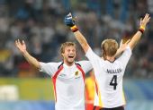 图文：男子曲棍球德国队夺冠 张开双臂迎接胜利