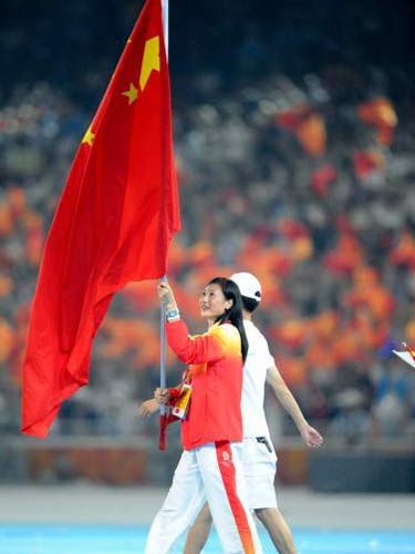 图文：闭幕式代表团入场 张宁举中国国旗入场