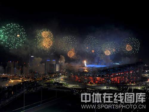 图文：奥运会闭幕式精彩纷呈 五彩绚丽的焰火