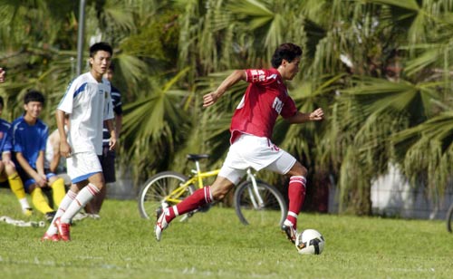 组图谢联热身战平川足灵猫宝刀不老李铁强悍