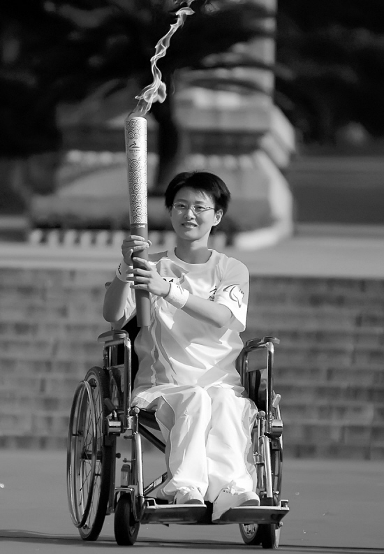 中国第一位盲人模特图片