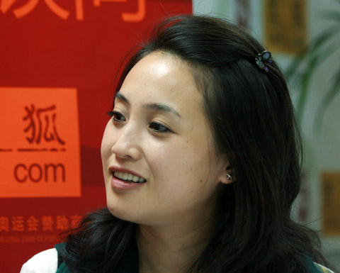 丹丹上海电视台主持人图片