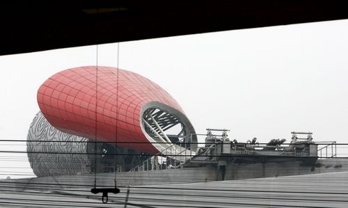 組圖:鳥巢奧運主火炬塔 因天氣原因被暫時放倒