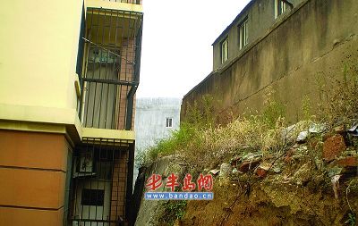既挡光又挡风的山体终于要被移走了。