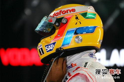 圖文:f1巴西站第二次練習賽 漢密爾頓摘下頭盔-搜狐賽車