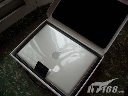 MacBooK (MB466CH/A)