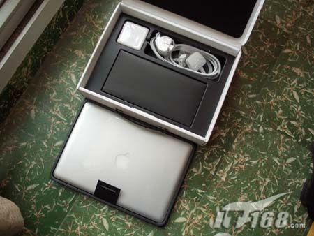 MacBooK (MB466CH/A)