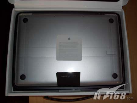 MacBooK (MB466CH/A)