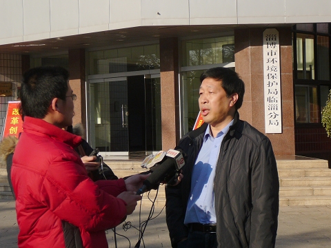 淄博市环保局临淄分局副局长李松龄就环保问题接受记者采访