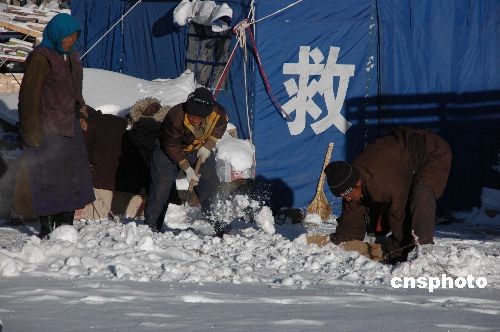 雪后探访当雄地震灾区中心地带