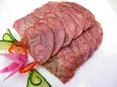 老人吃牛肉比吃猪肉更健康