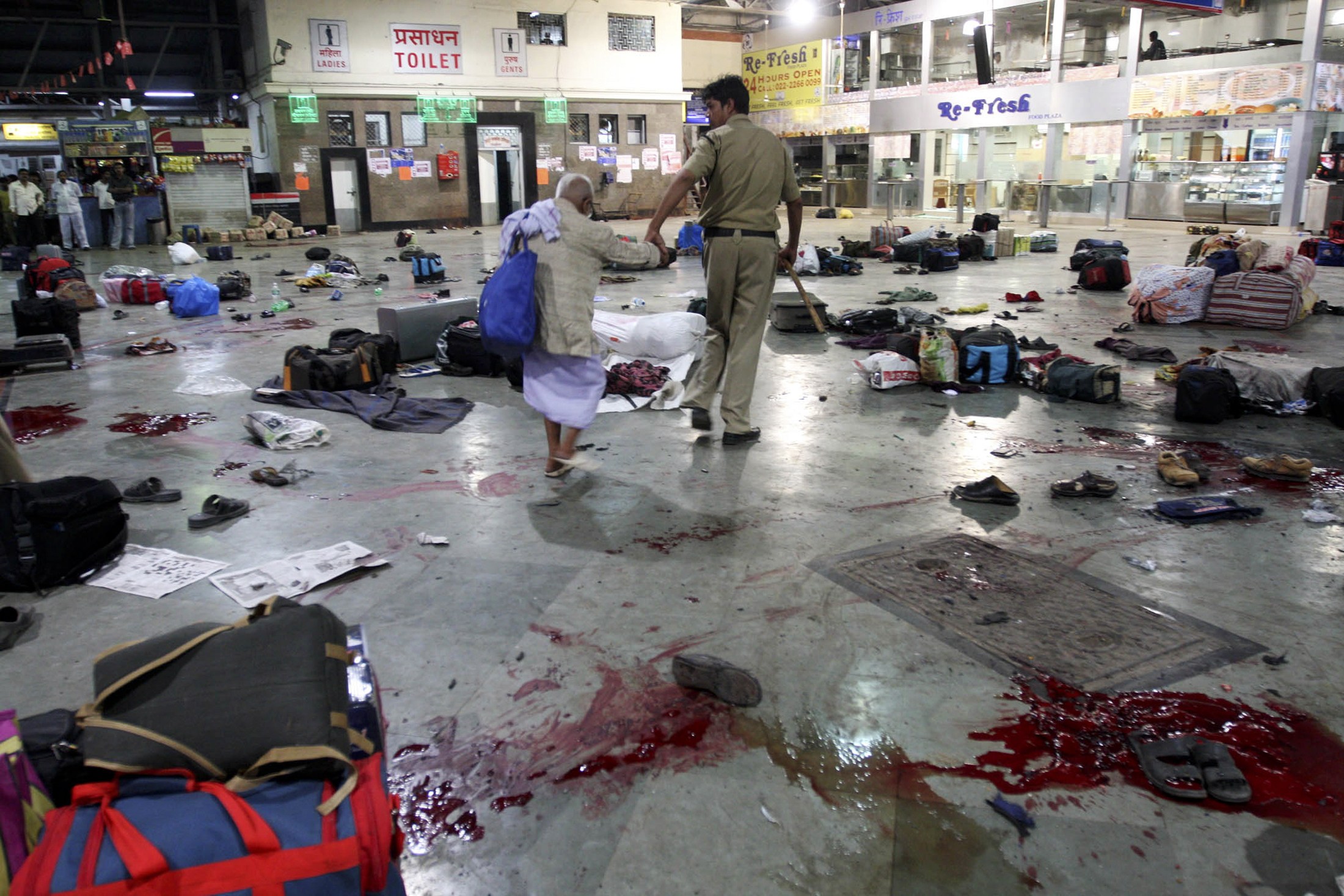 孟买特大恐怖袭击致数百人死伤 闹市成地狱(图)