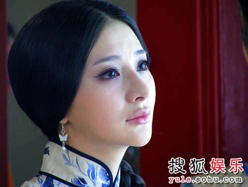 华谊群星闪耀新年台历 小公主熊乃瑾美俏逼人