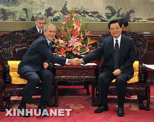 8月10日，中国国家主席胡锦涛在北京中南海瀛台会见并宴请前来参加北京奥运会开幕式和相关活动的美国总统布什。新华社记者刘建生摄